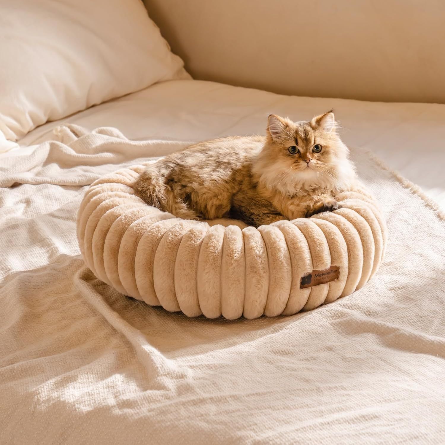 Round Calming Pet Bed for Cats and Small Dogs