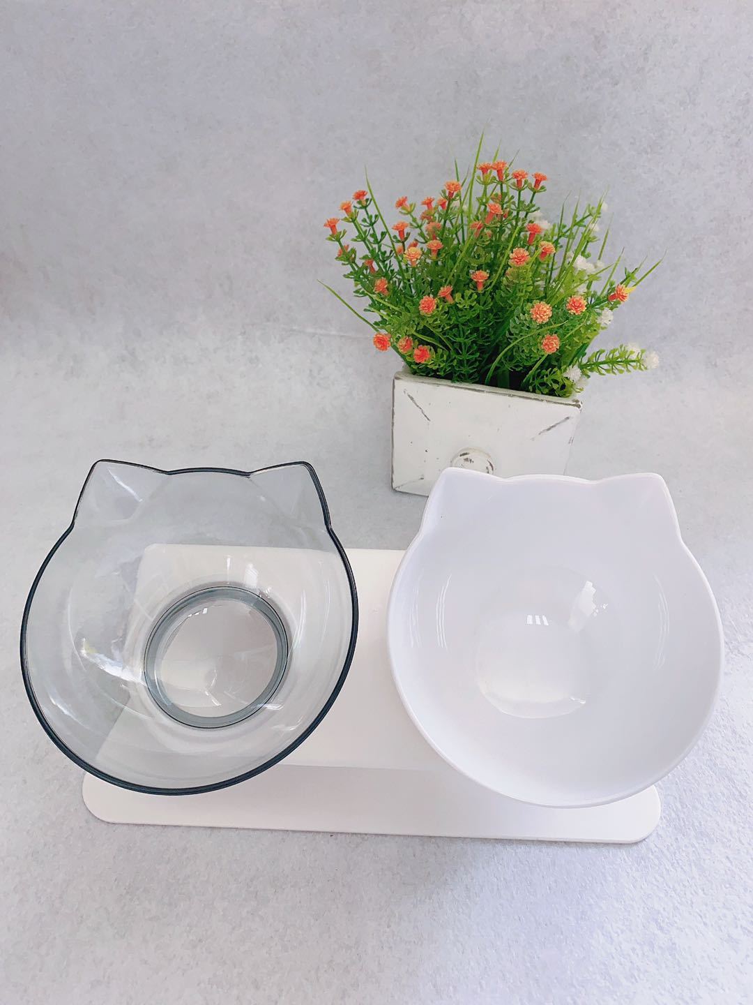 Ergonomic Raised Cat Feeder Protects Cervical Vertebrae