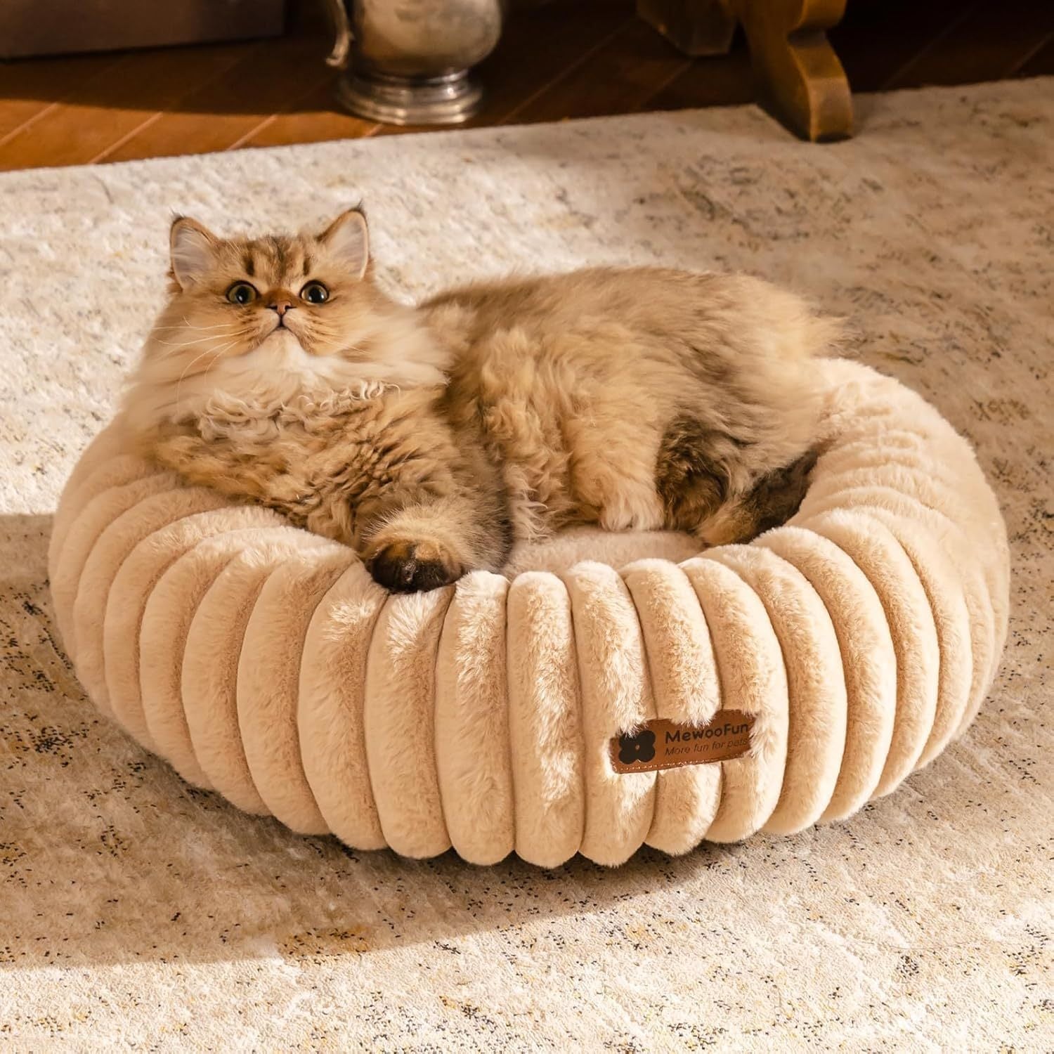 Round Calming Pet Bed for Cats and Small Dogs