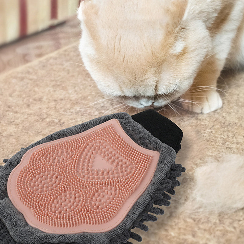 2-in-1 Pet Bathing and Grooming Brush